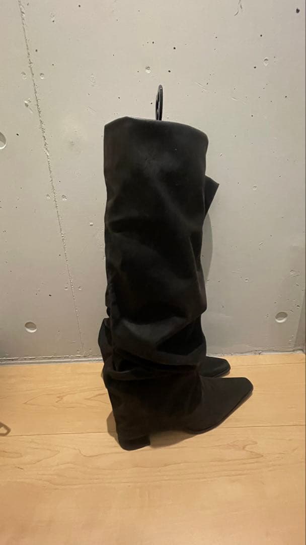 EMODA ポインテッドカバーブーツ