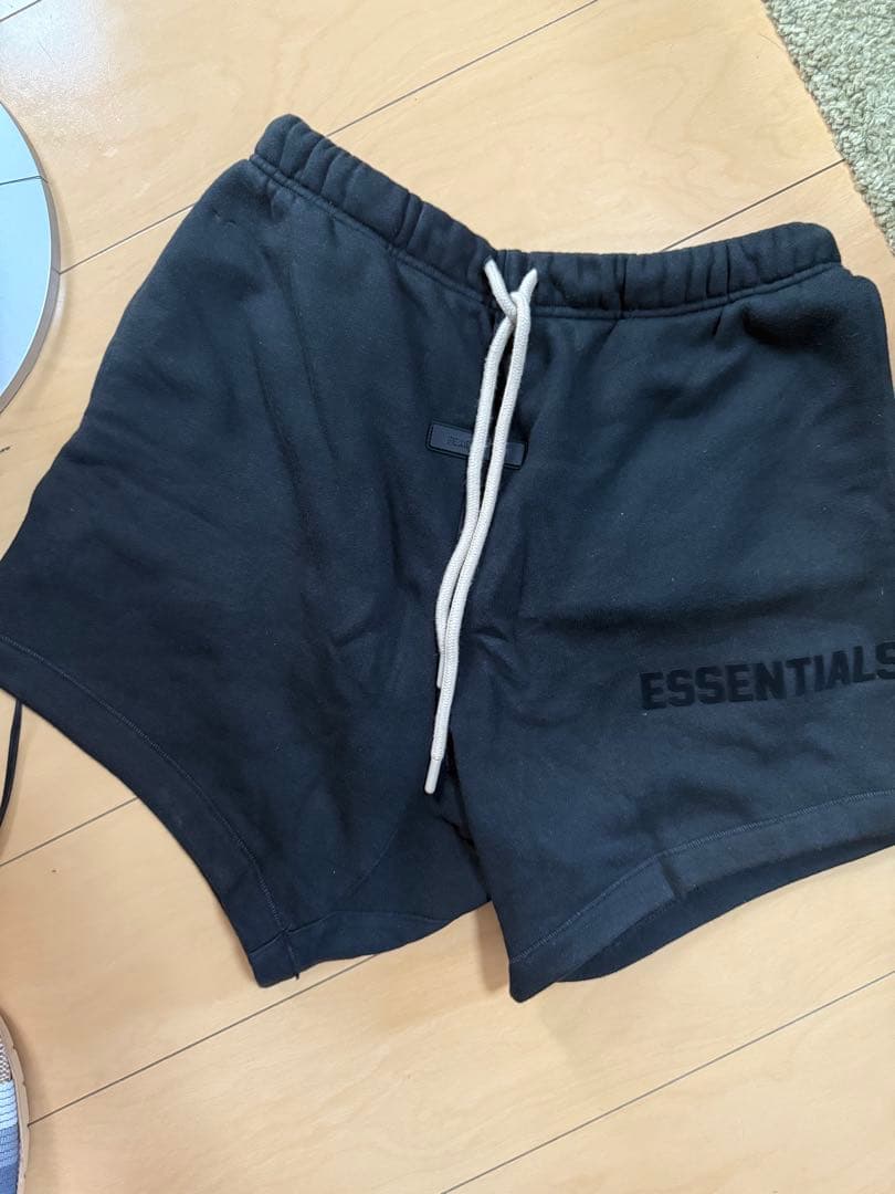 ESSENTIALS ブラックショートパンツ fear of god