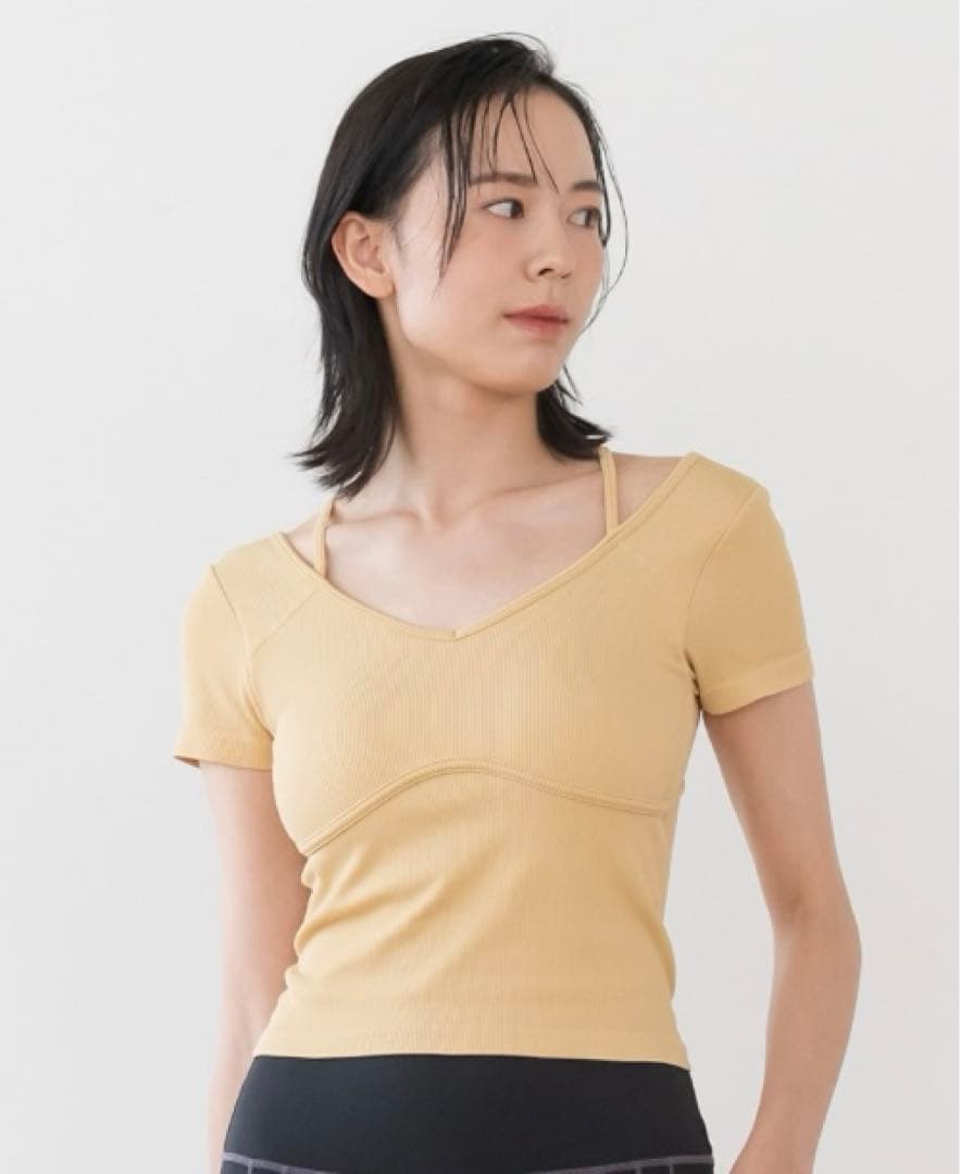 新品未使用　スカーラ　カップ付きオープンネックニットT