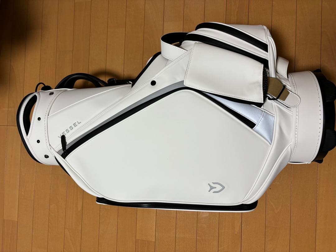 ベゼル　キャディバッグ ホワイト　10型　カバー有