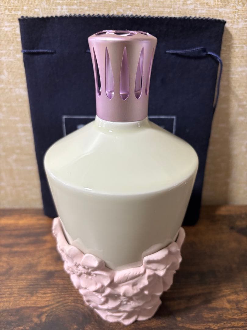 ランプベルジェ　アロマランプ　大型 陶器です。 カラー：薄い緑色と薄いピンク