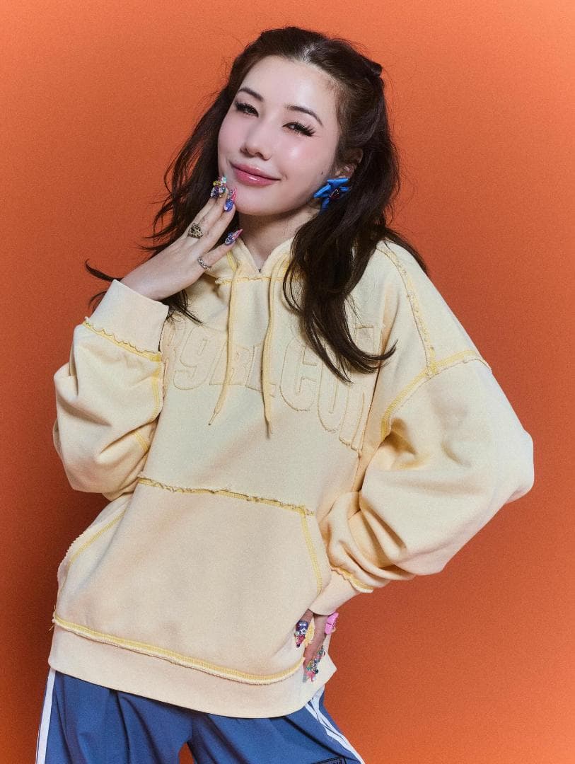 即完売品 新品 仲里依紗 Re. アールイードット 生地ロゴフーディー イエロー