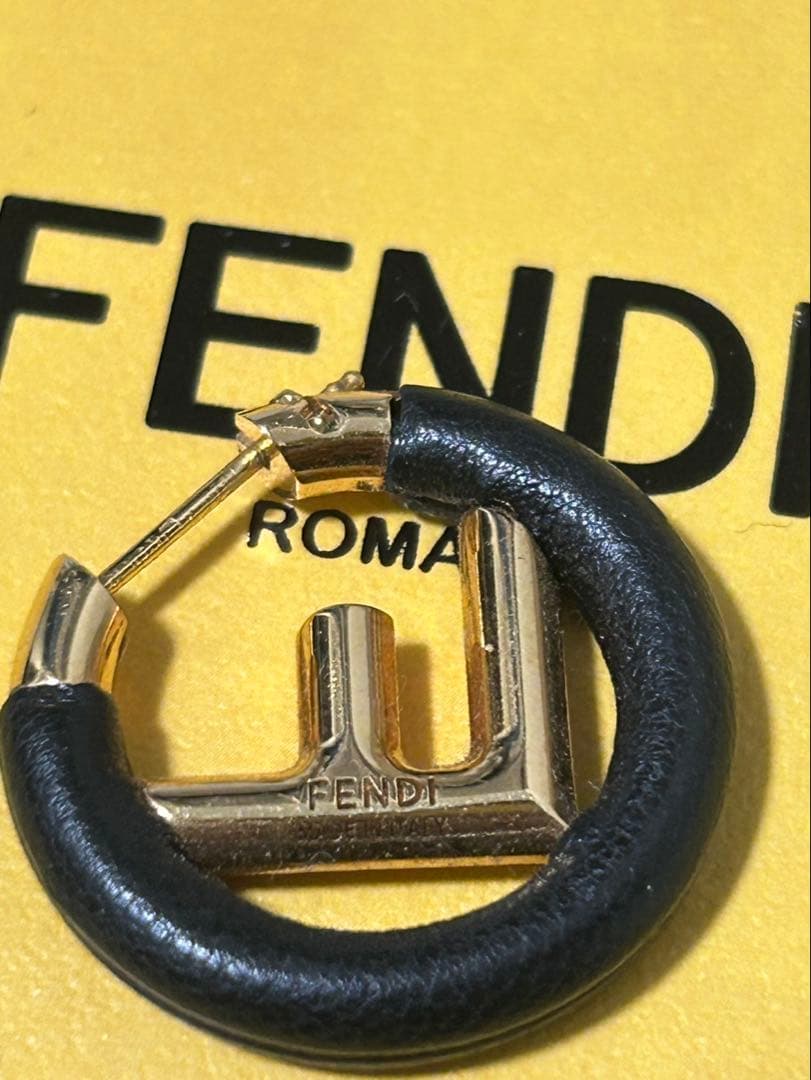 fendi 片耳ピアス　レザー