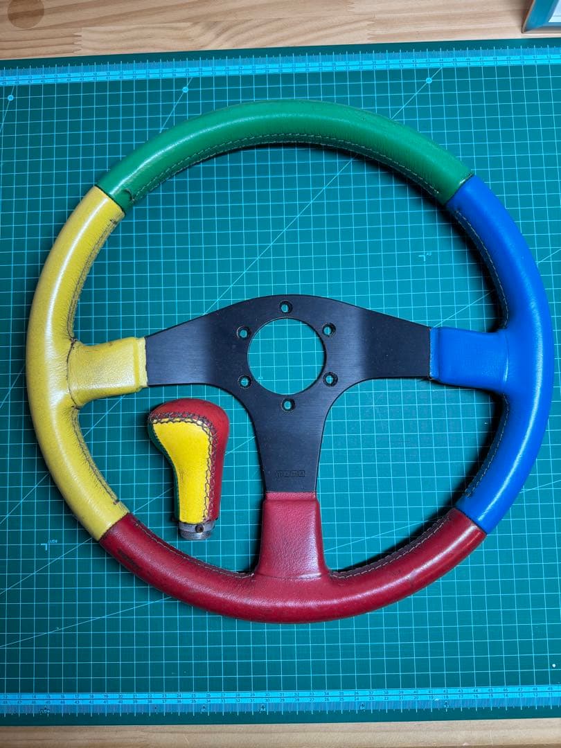 Momo ステアリング ベネトン