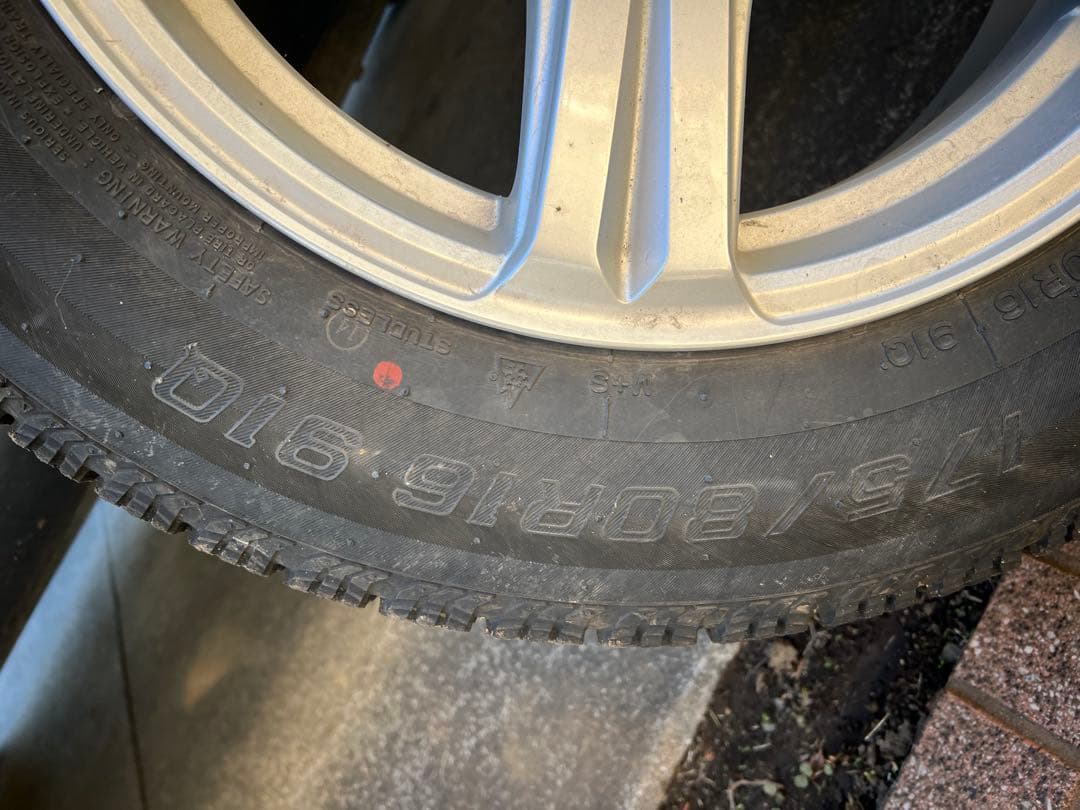 23年製造175/80R16スタッドレス　ジムニーに使用