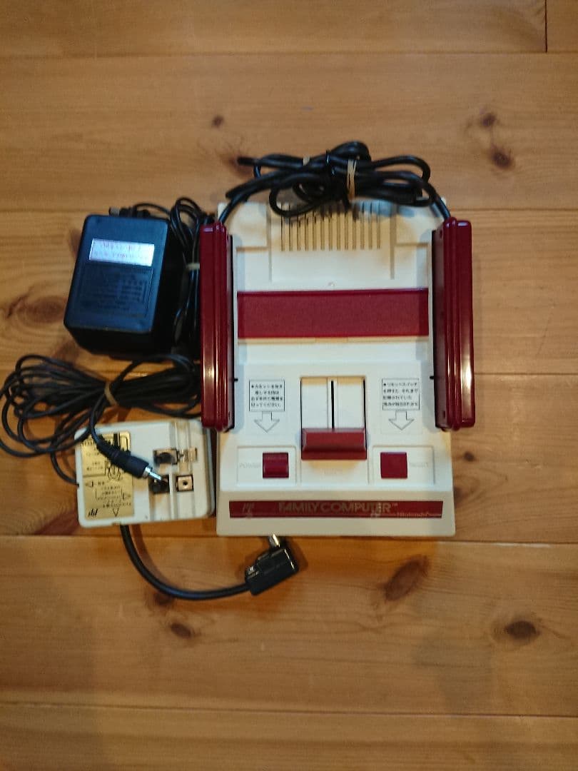 ファミコン本体 付属品有 ソフト5本付き