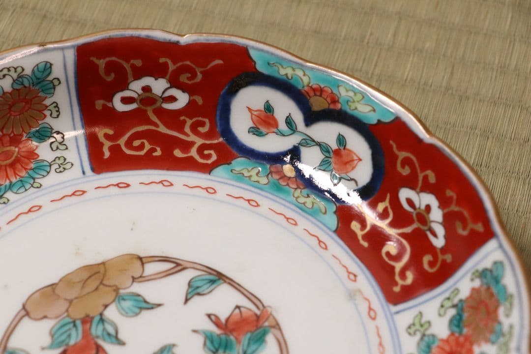 古伊万里 色絵 七寸皿 二客 21㎝ 草花 菊 牡丹 蝶 唐草 錦手CL95