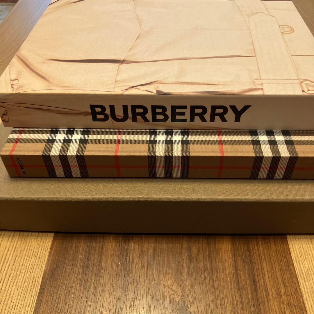 \"Burberry \" アスリーヌ（Assouline）出版社