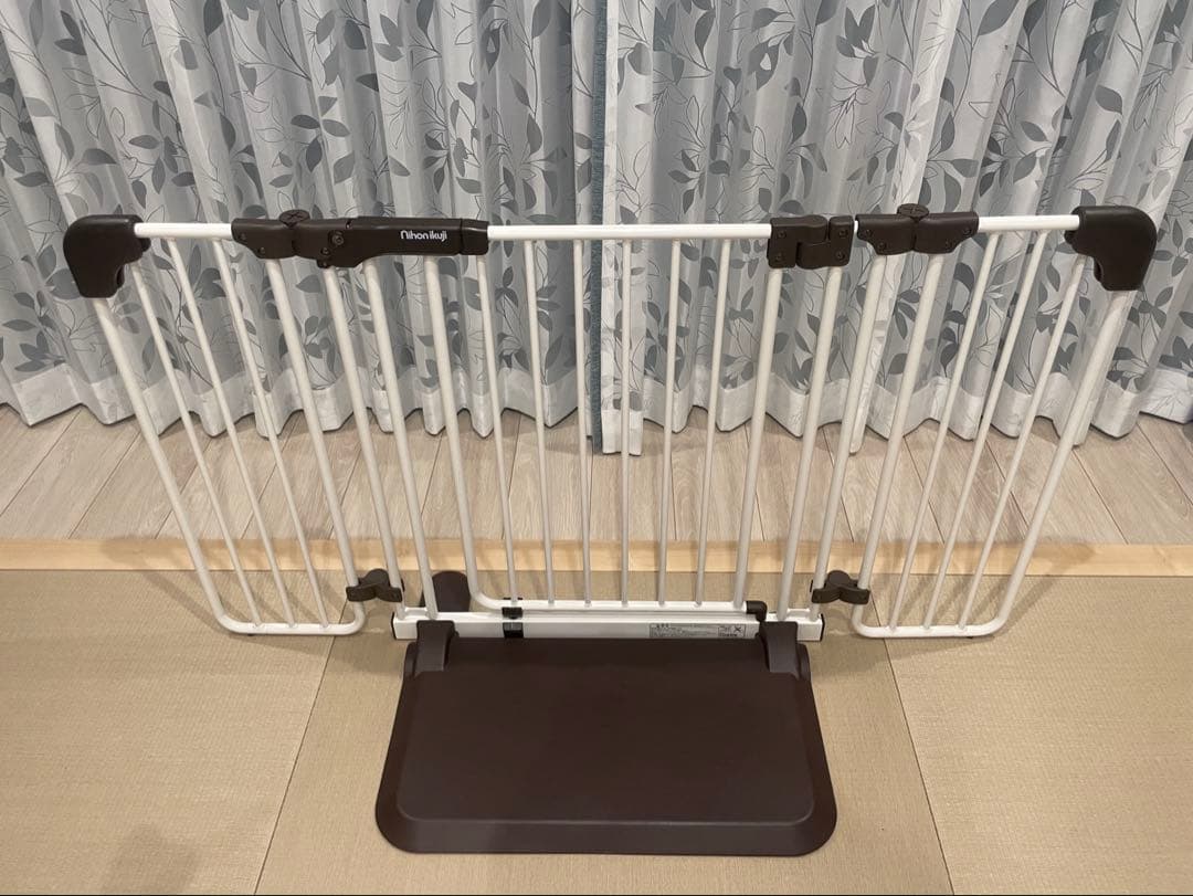 2024年製　日本育児　おくトビラS ホワイトスチール　ベビーゲート　中古