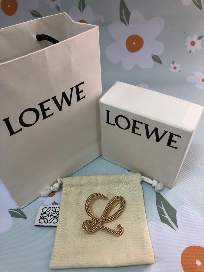 ロエベ　パールブローチ　ゴールド　超美品