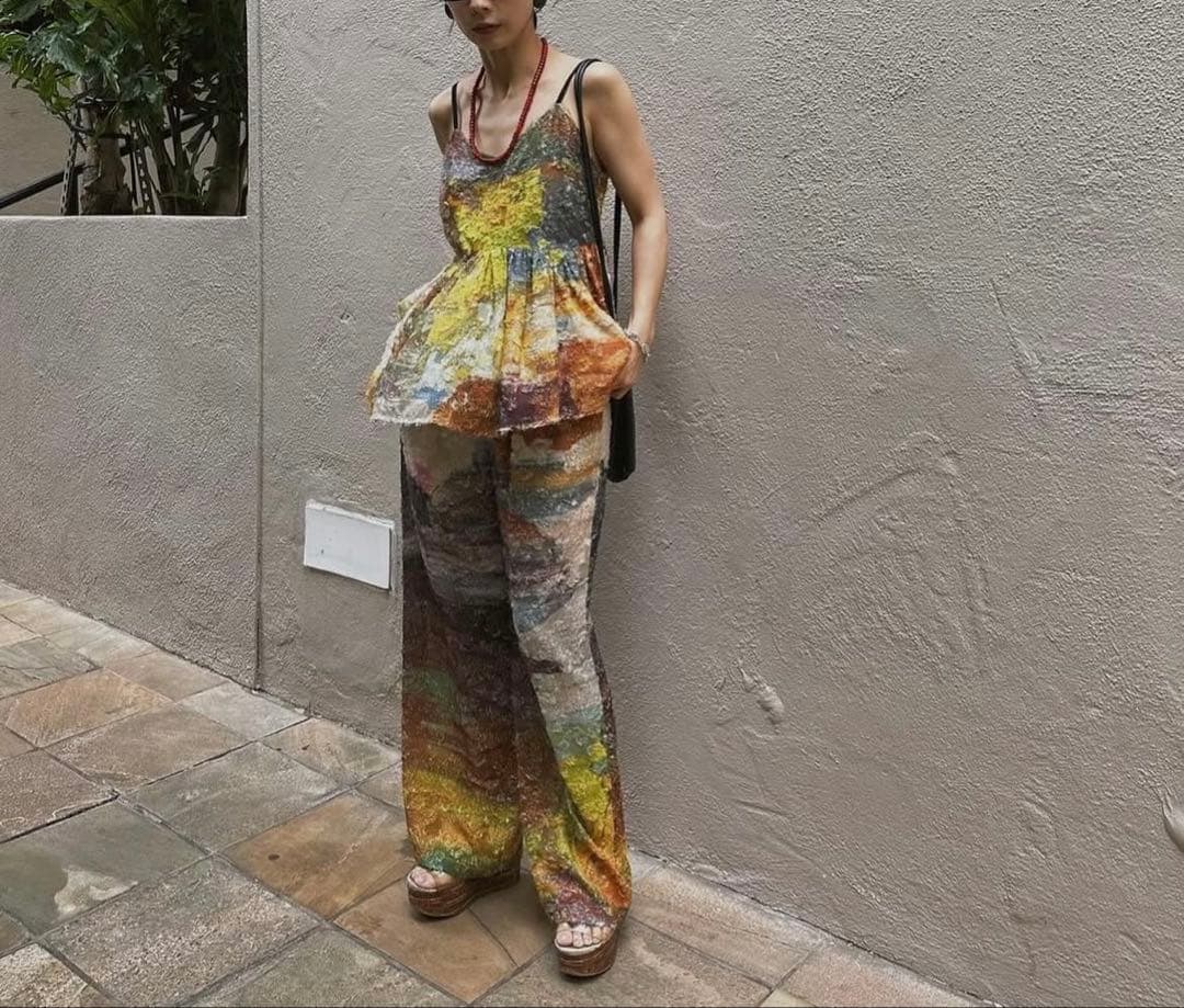 AMERI新品MEDI RACHEL FLUFFY ART CAMISOLE