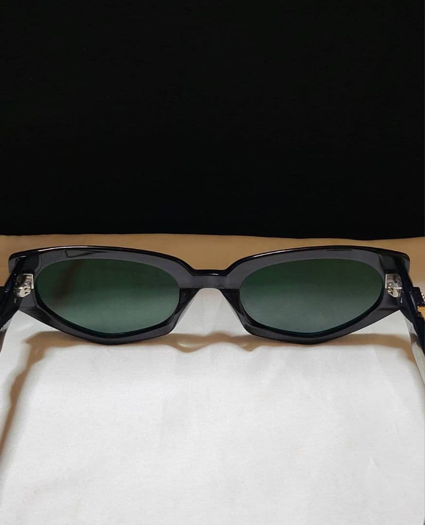 ◆GENTLE MONSTER◆サングラス　RUVY VANケース付き