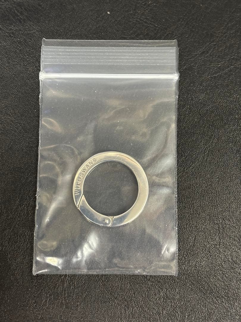 ワイルドスワンズ　カラビナキーリング　Mサイズ