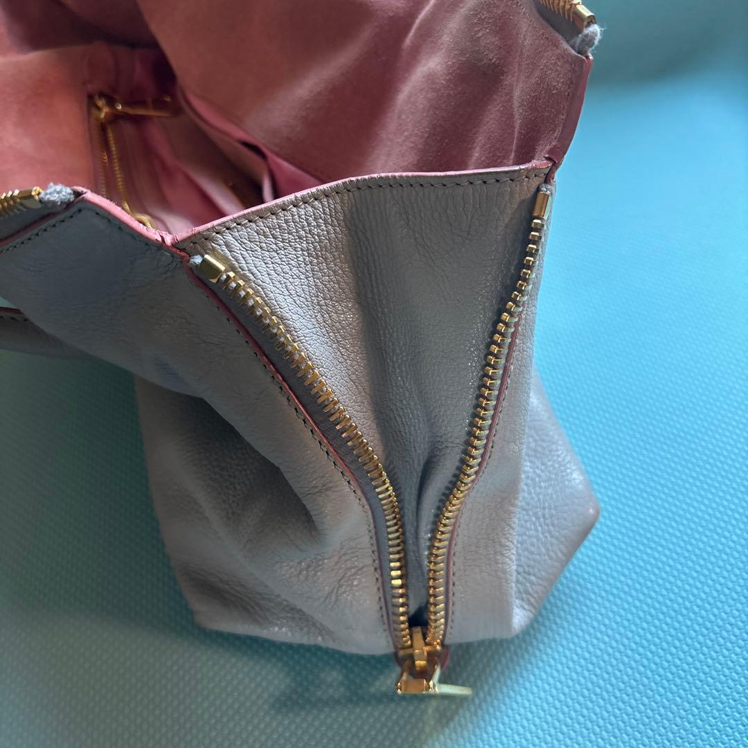 Miu Miu ライトグレー ハンドバッグ