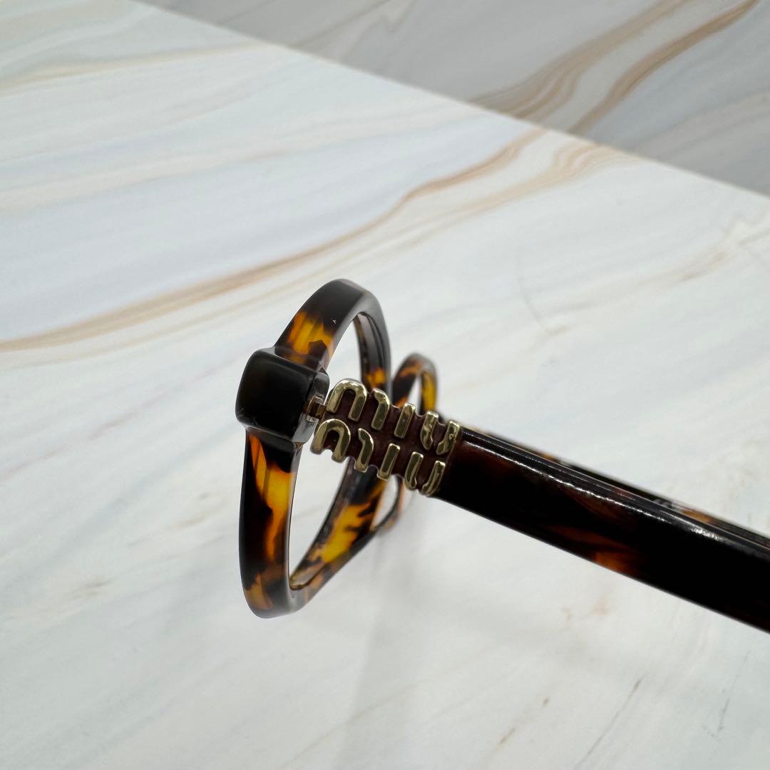 【ミュウミュウ】ウォニョン着用　 レンズなし　伊達メガネ べっこう柄　ロゴ