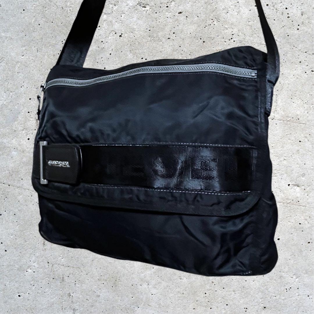 美品　ディーゼル　ショルダーバッグ　メッセンジャーバッグ　ナイロン　ネイビー