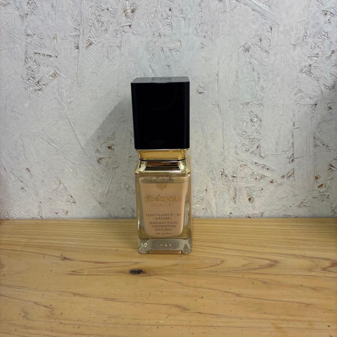 クレ・ド・ポー ボーテ タンフリュイドエクラ ナチュレル　オークル10 リキッド