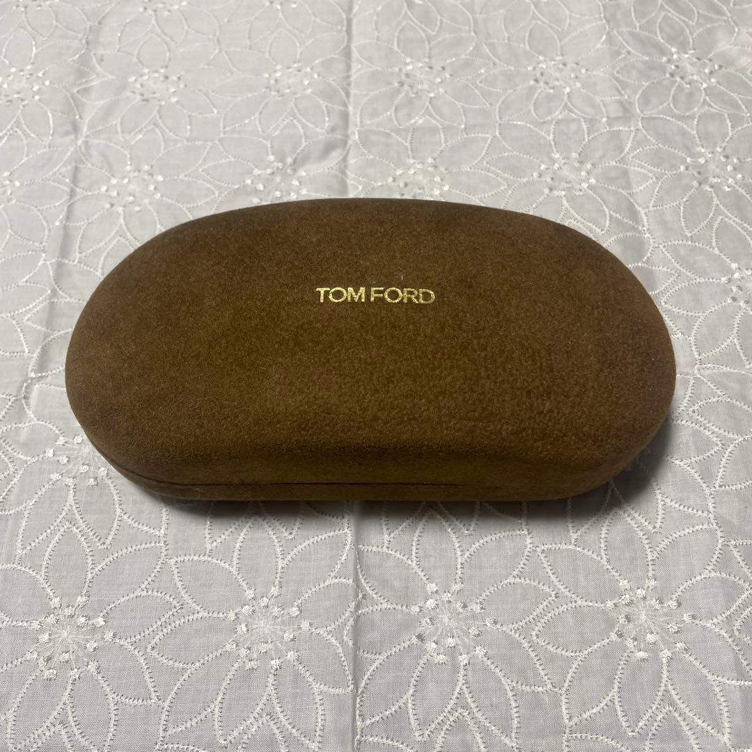 TOM FORD メガネケースとメガネセット