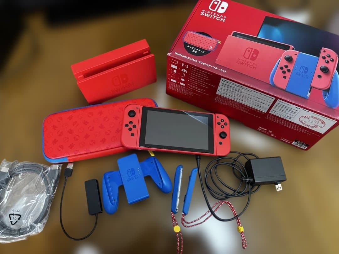 任天堂Switch 本体　マリオレッド