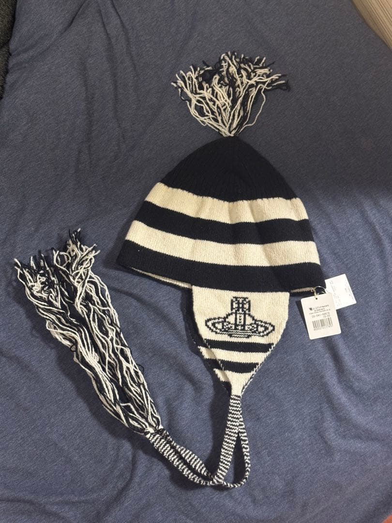 完売品 タグ付き正規品Vivienne Westwood 耳あて付きニット帽