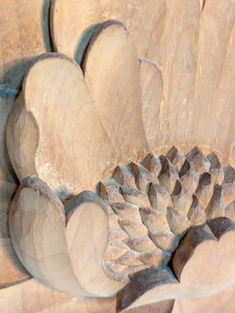 井波彫刻大きめ額、牡丹の花と蕾、作家落款あり