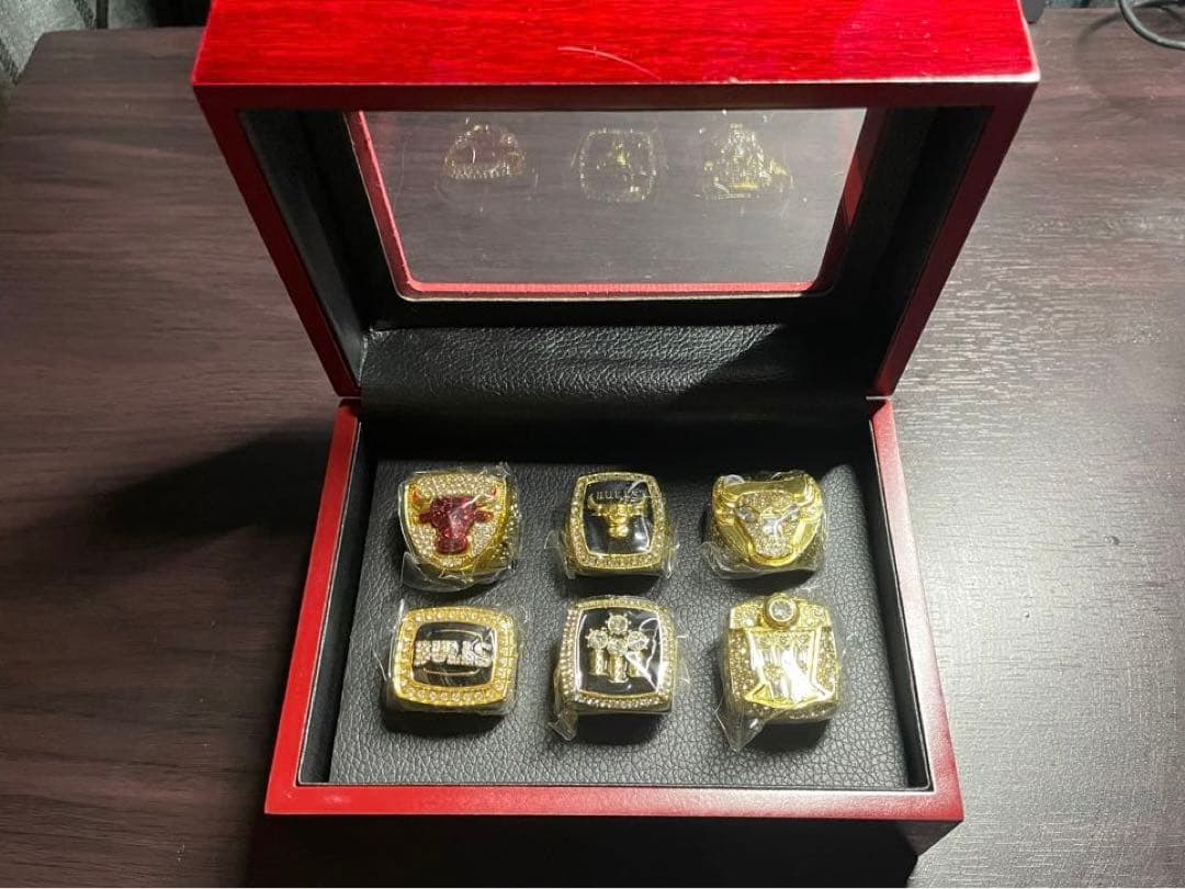 NBA シカゴブルズ　チャンピオン、メンズリングの木箱に記念アクセサリー