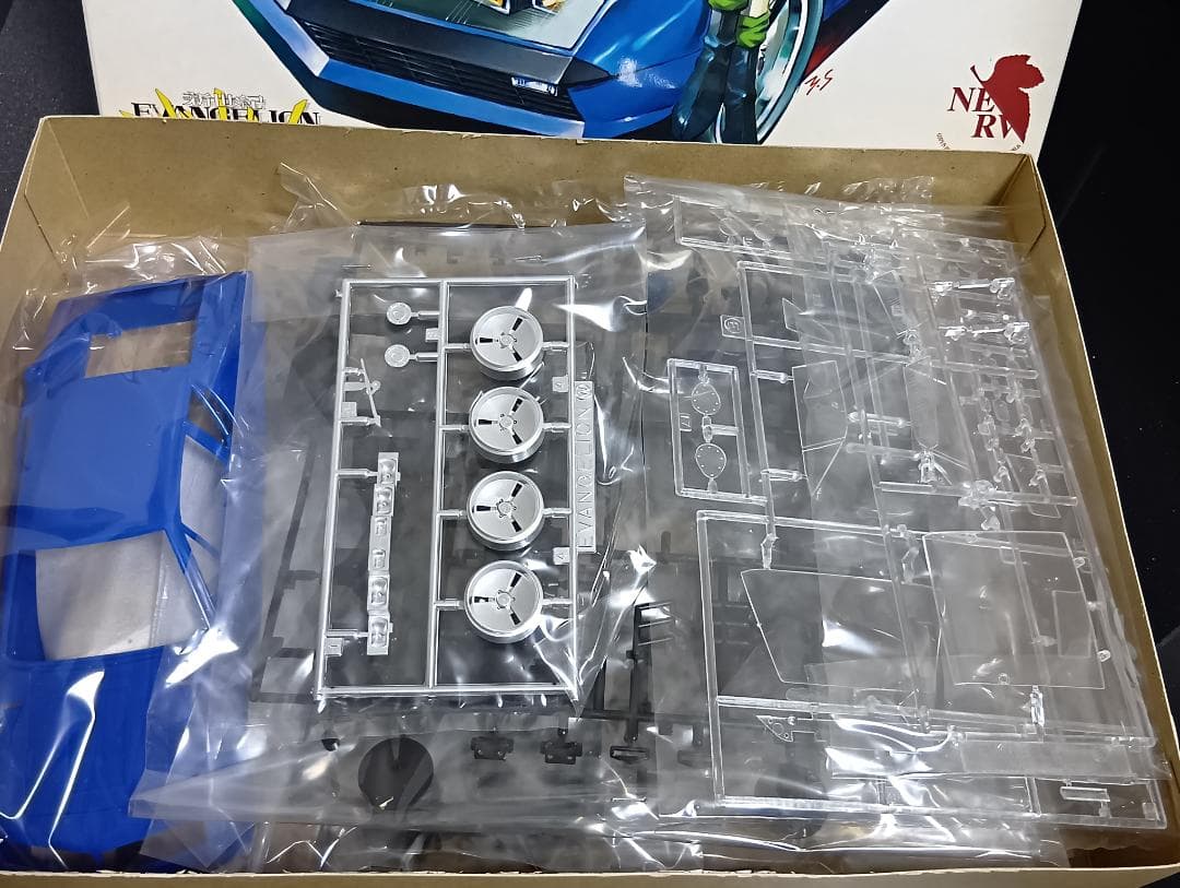 エヴァンゲリオン 葛城ミサト A310 V6改 プラモデル　と　キーホルダー等