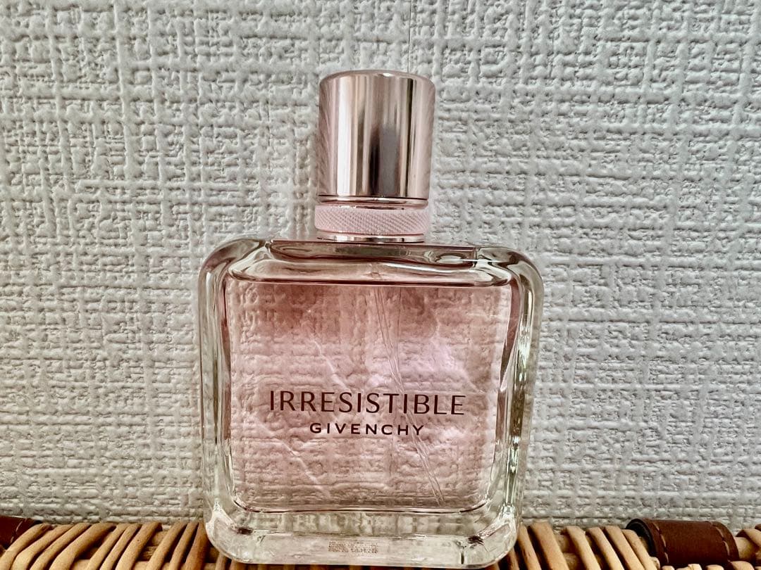 Givenchy ジバンシィイレジスティブル オーデパルファム　50ml