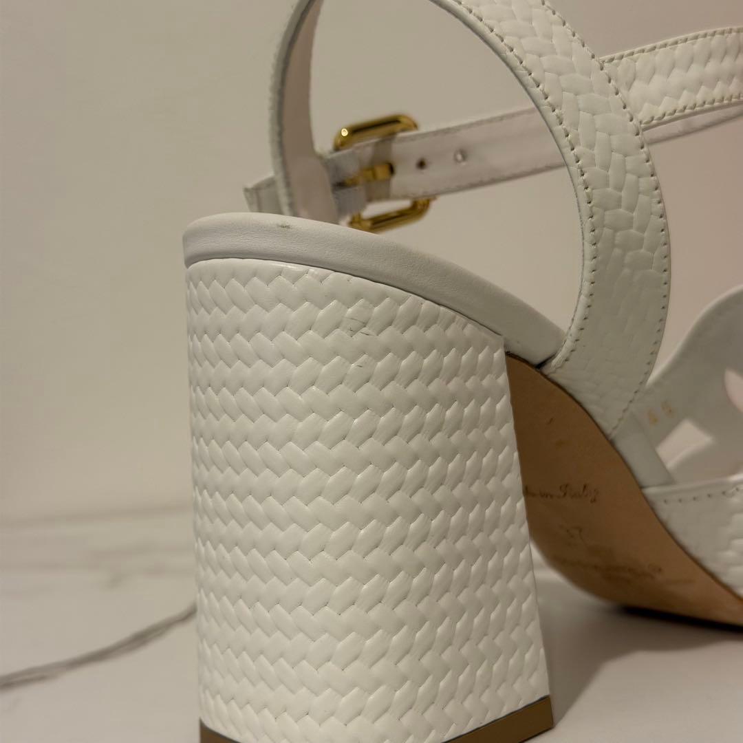 LOUIS VUITTON ホワイト サンダル　LV イソラ サンダル