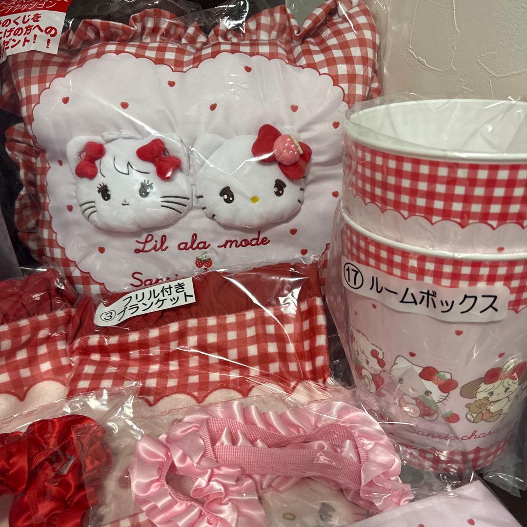 KiLaLa　Lil ala mode ×サンリオキャラクターズ 当りくじ