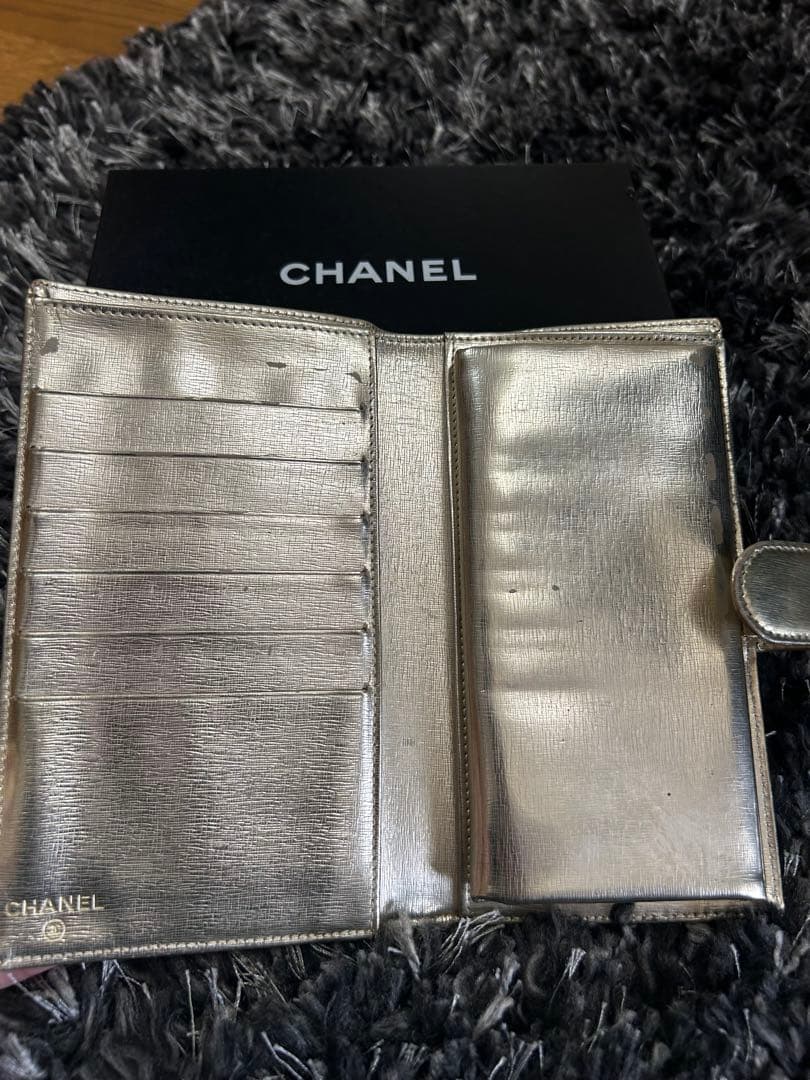 CHANEL ゴールド 二つ折り長財布 ガマ口　箱付き