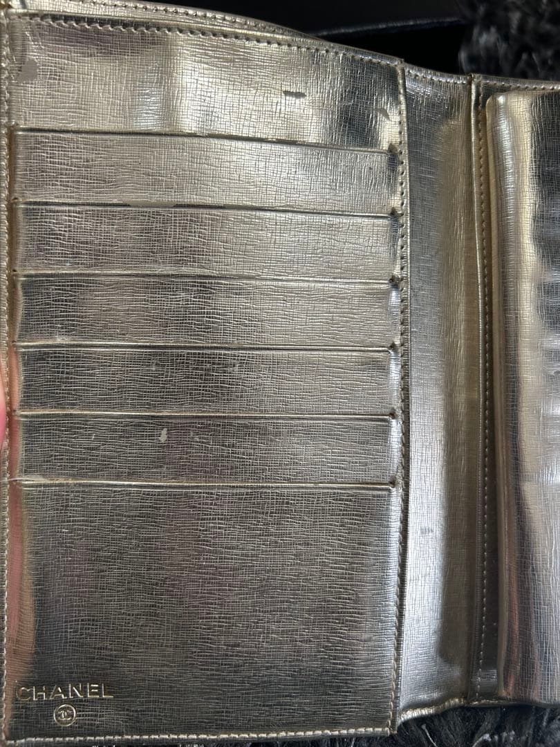 CHANEL ゴールド 二つ折り長財布 ガマ口　箱付き