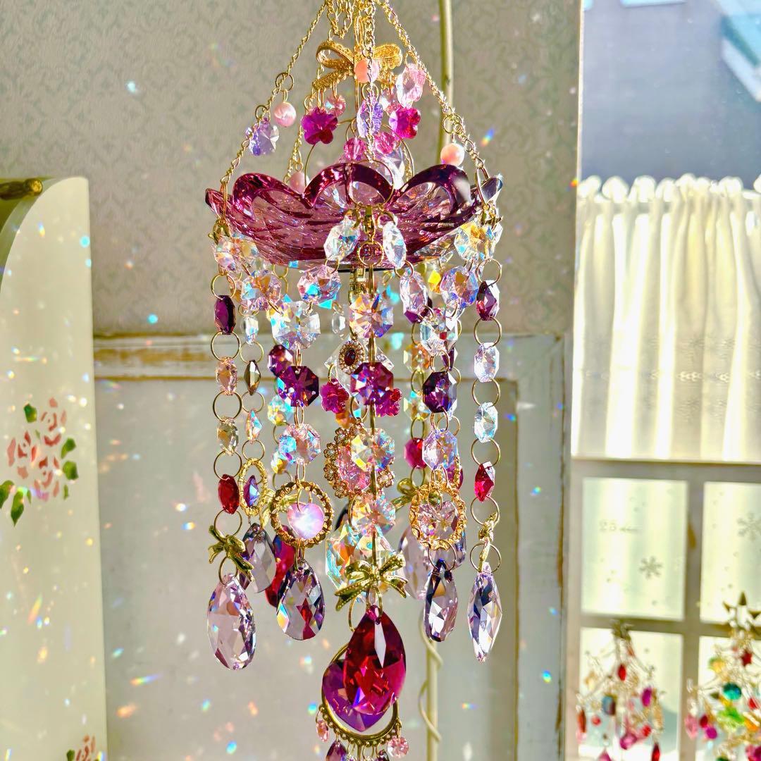 アンティークピンクSWAROVSKI受け皿シャンデリア風サンキャッチャー