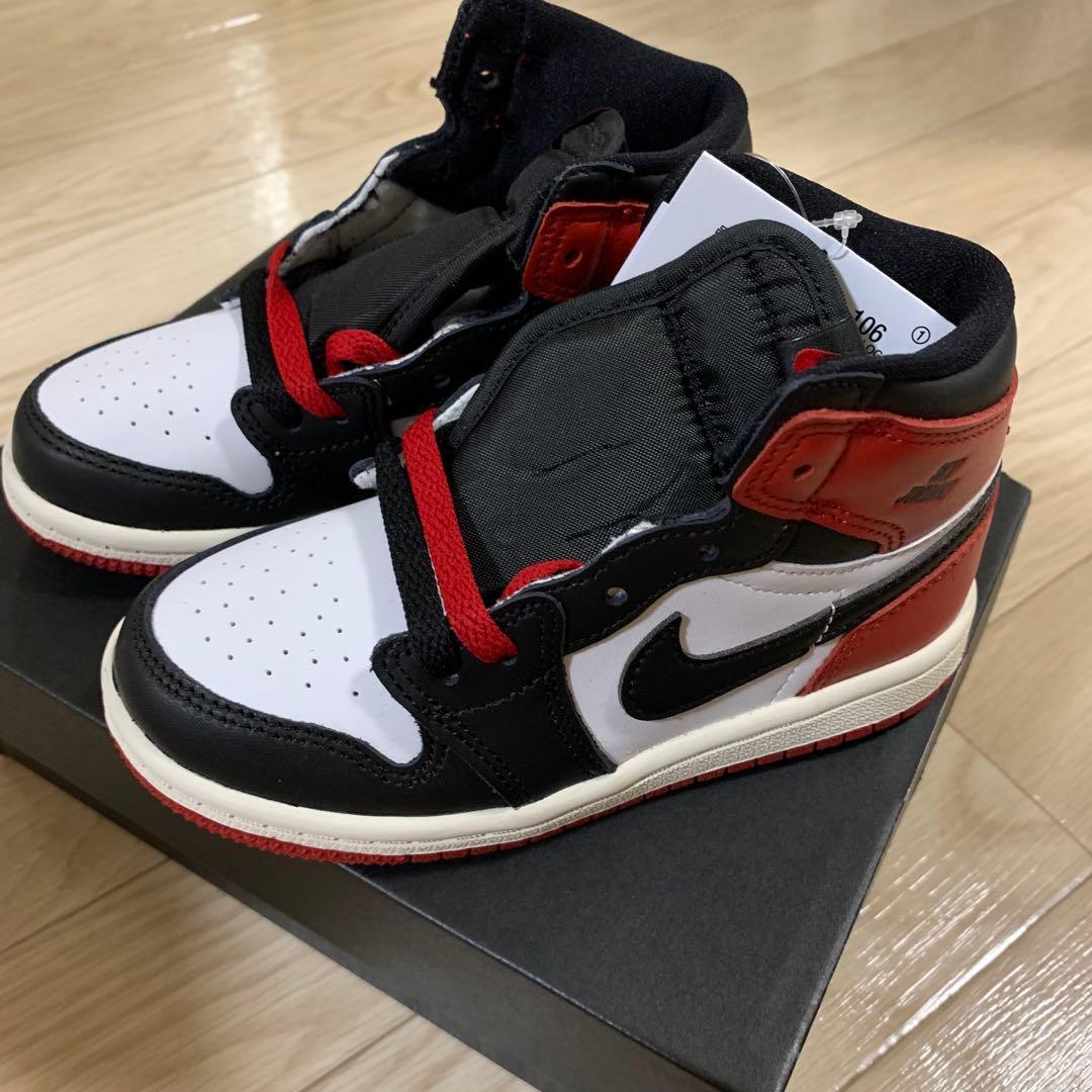 スニーカー Nike AirJordan 1 \"Black Toe Reimagined\"