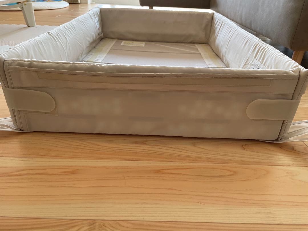 箱付き　Aprica アップリカ ココネルエアー ホワイト 折り畳みベビーベッド