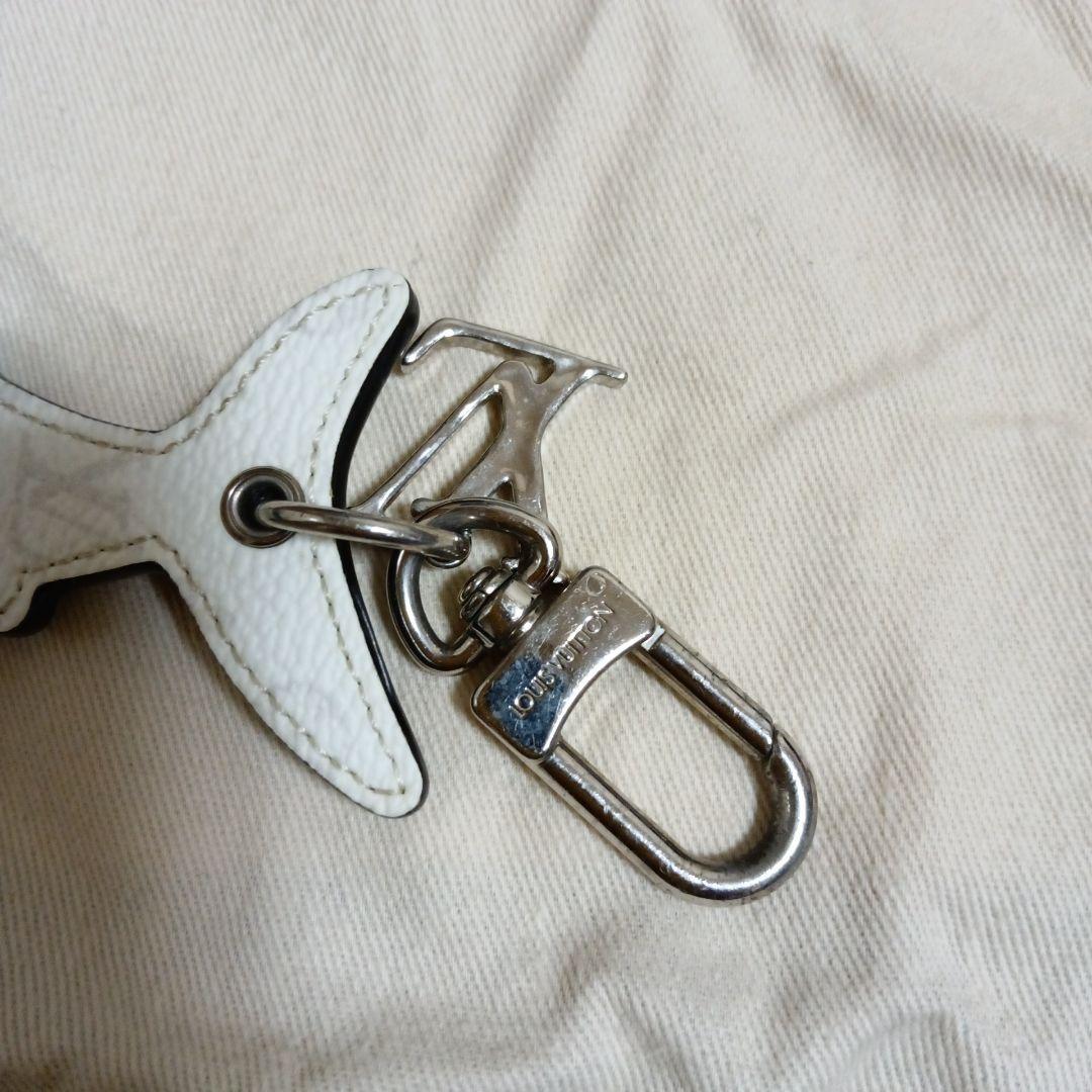 LOUIS VUITTON サメ型キーホルダー
