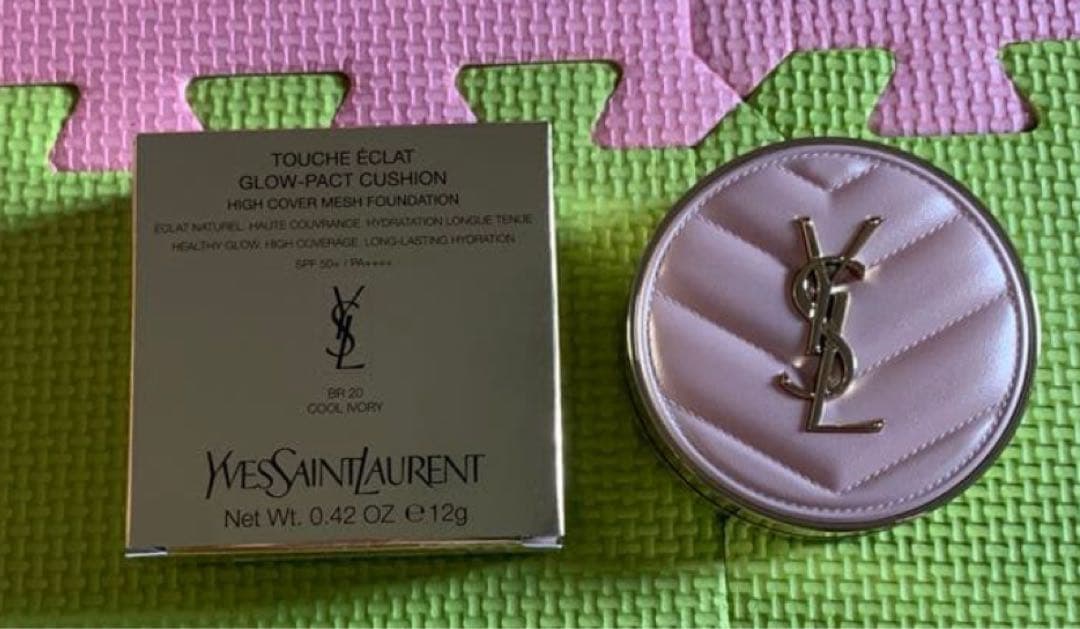 Yves Saint Laurentラディアント タッチ グロウパクト　BR20