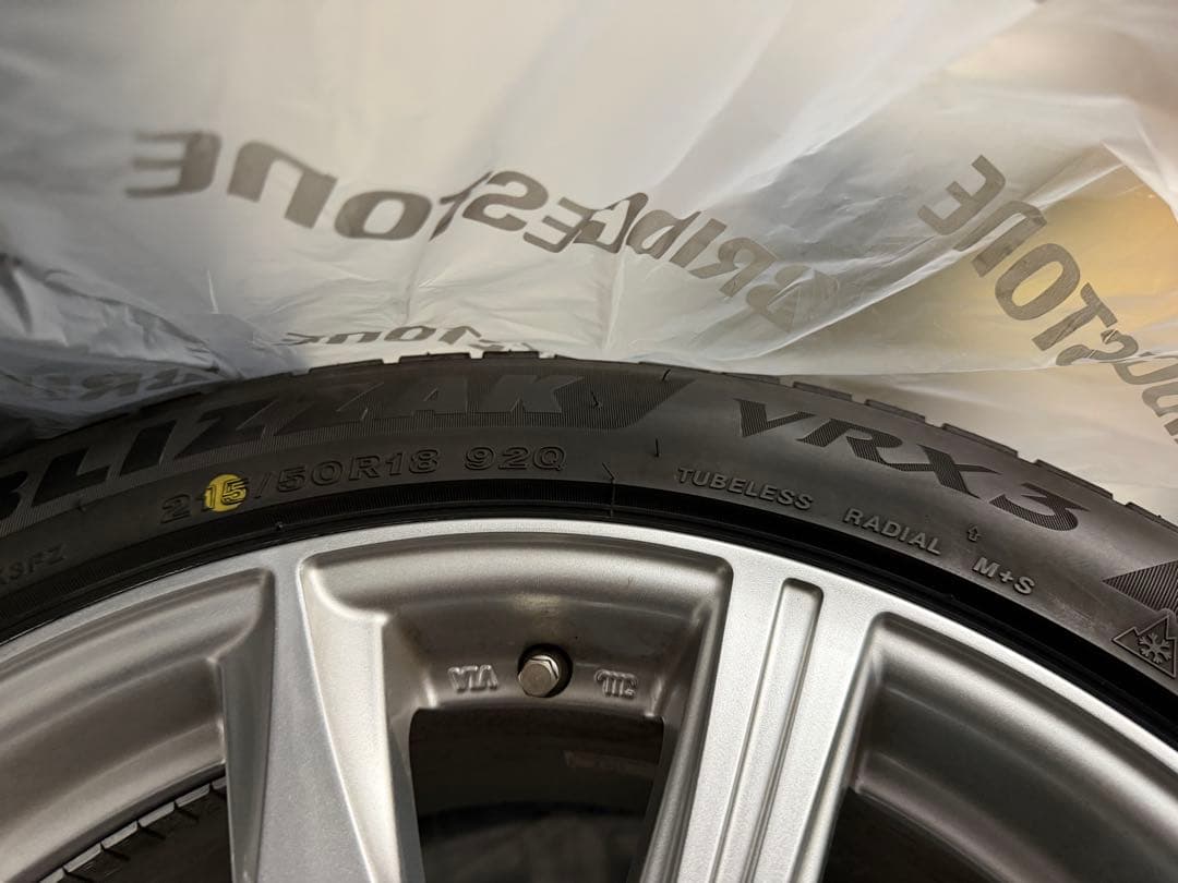 ヤリスクロス18インチ ブリザック VRX3 23年 スタッドレスセット4本