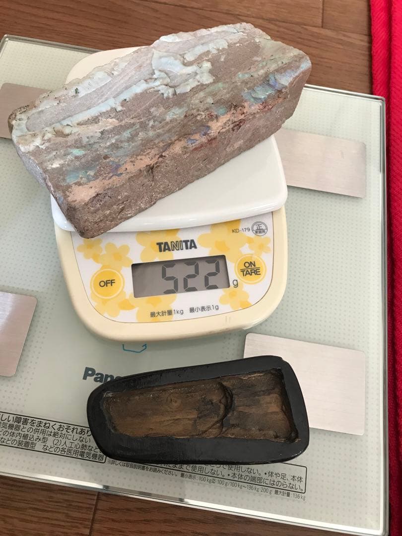 ボルダーオパール　原石　置物