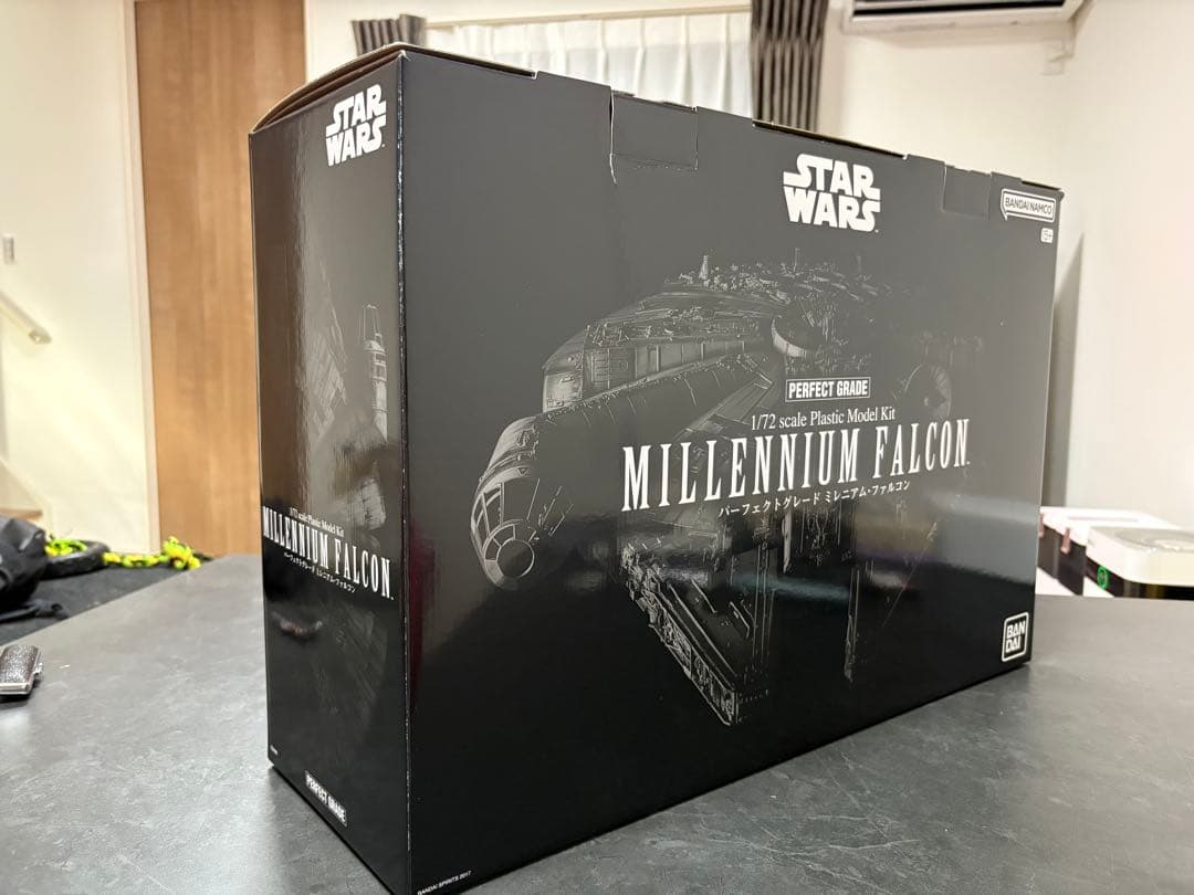 BANDAI PERFECT GRADE ミレニアム・ファルコン 1/72