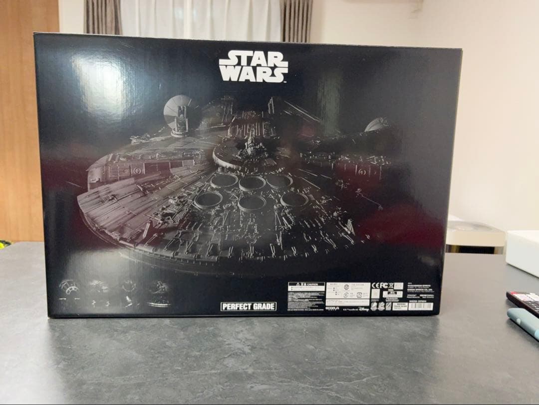 BANDAI PERFECT GRADE ミレニアム・ファルコン 1/72