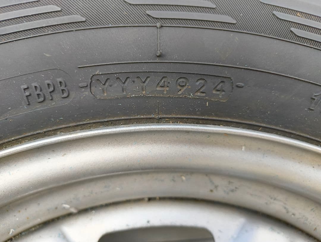 ジムニー 64 スタッドレスタイヤ 1シーズン使用185/60R14