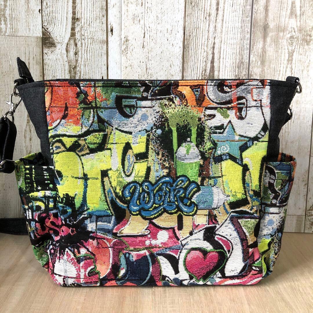 ショルダーバッグ　ハンドメイド　デニムリメイク　ブラック　シルバー【新品デニム】