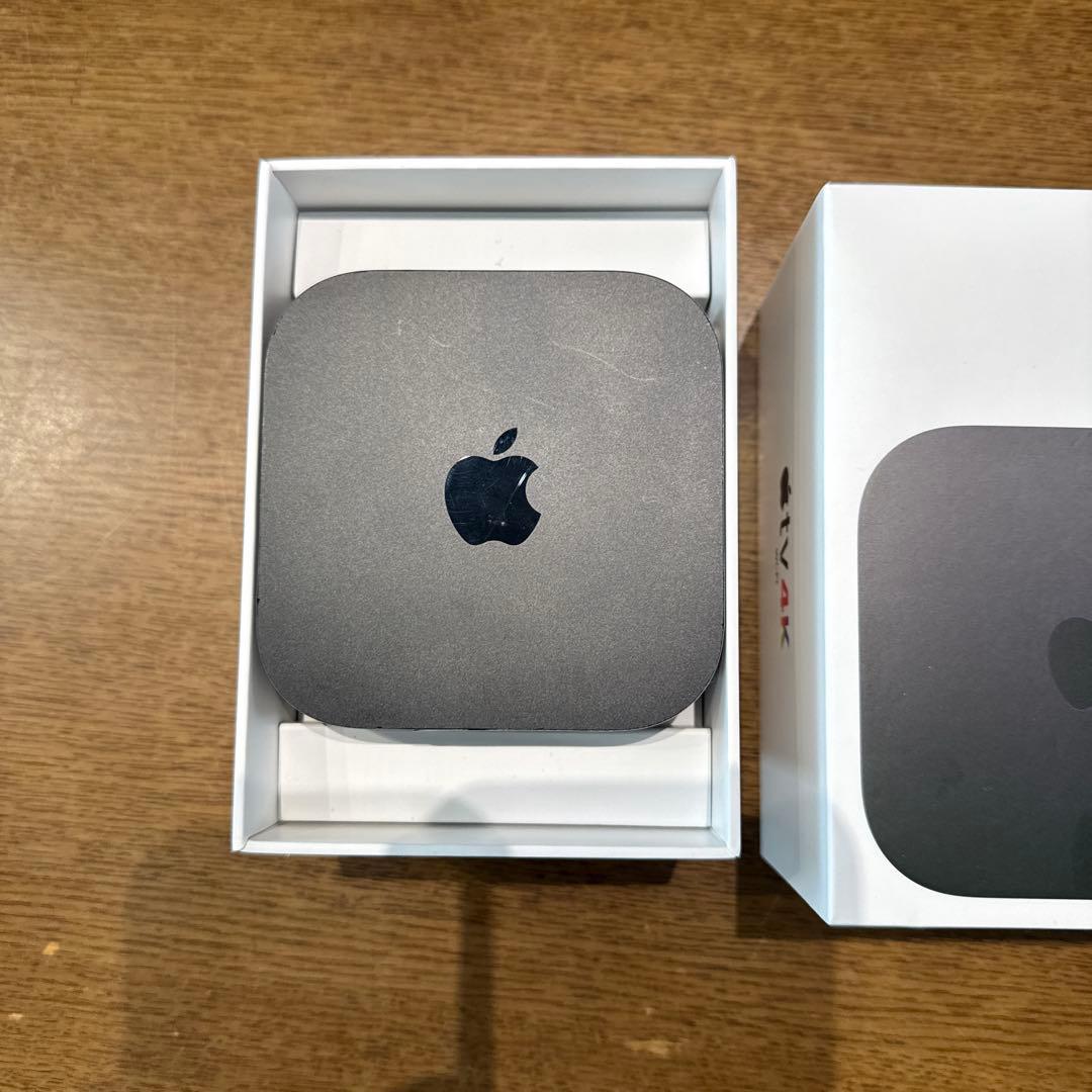 Apple TV 4K 第3世代 Wi-Fi 64GB本体とリモコン