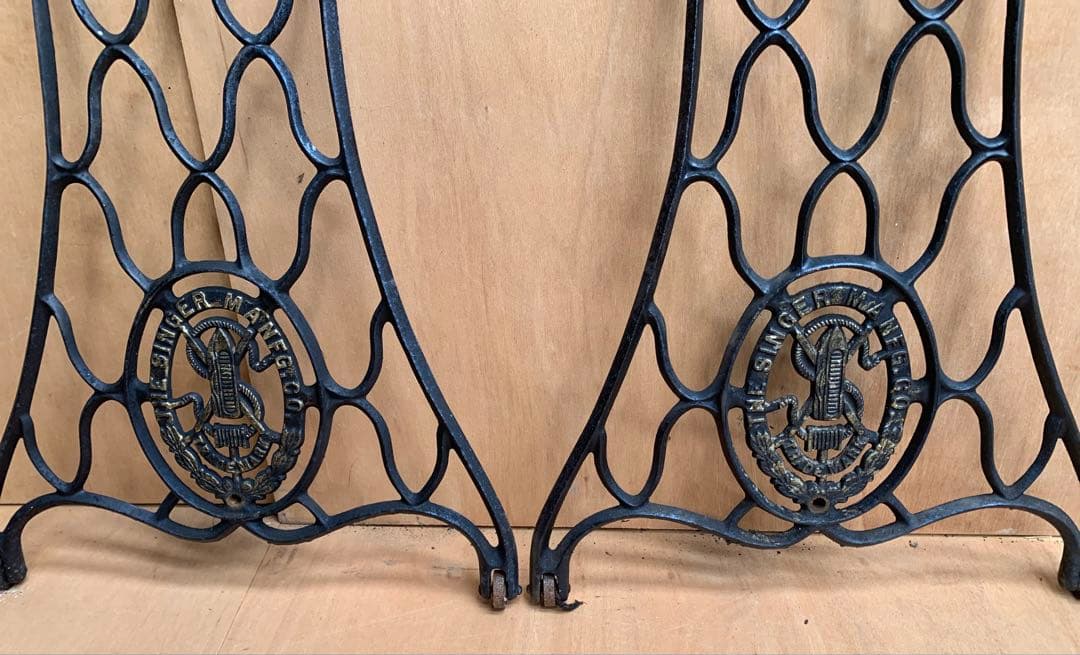 イギリスアンティーク　シンガーミシン　鉄足　テーブルディスプレイガーディニング