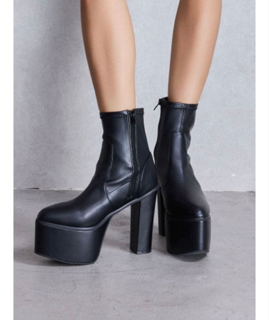 バルキーショートブーツ