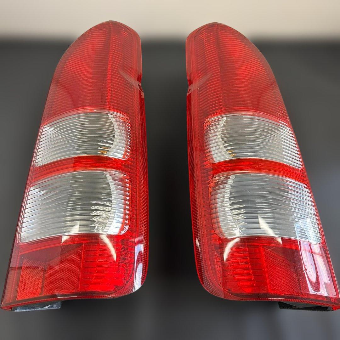 ハイエース 純正テールランプ 左右セット koito 26-120