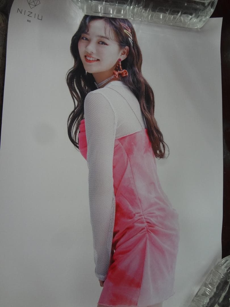 WOMAN ・K-POPアーティストポスター５０枚セット