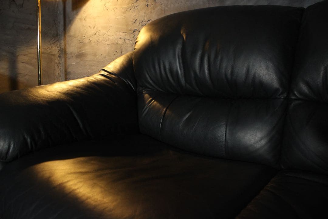 首都圏送無料〜 売り切り特価 IDC 大塚家具 ブラックレザーソファ2台セット