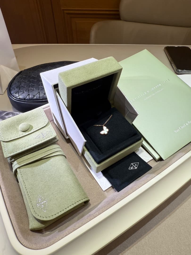 ふ*よ様 新品、未使用、未開封！Van Cleef & Arpels スウィート